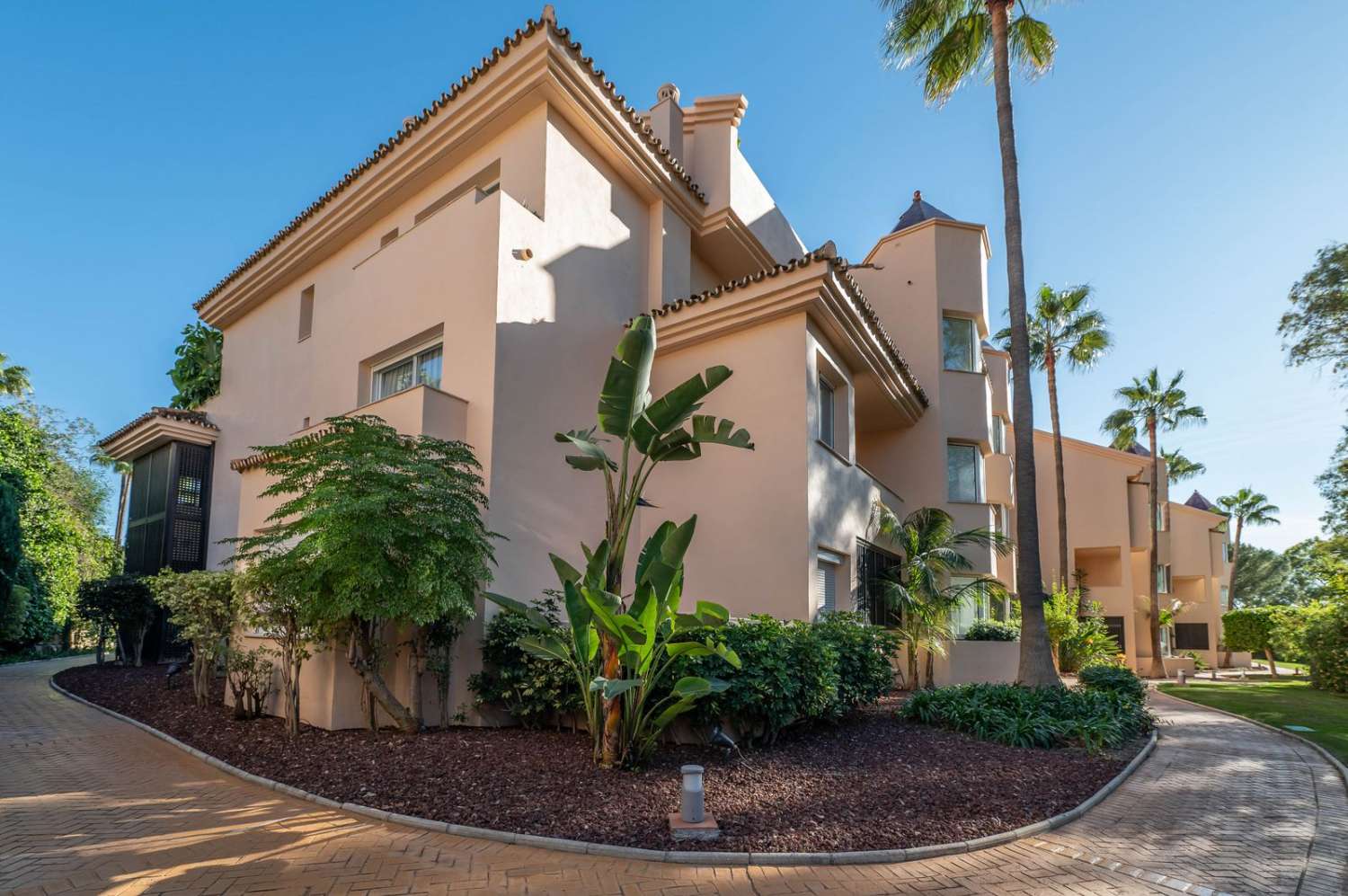 Un apartamento de ensueño en el corazón del codiciado Valle del Golf de Marbella.