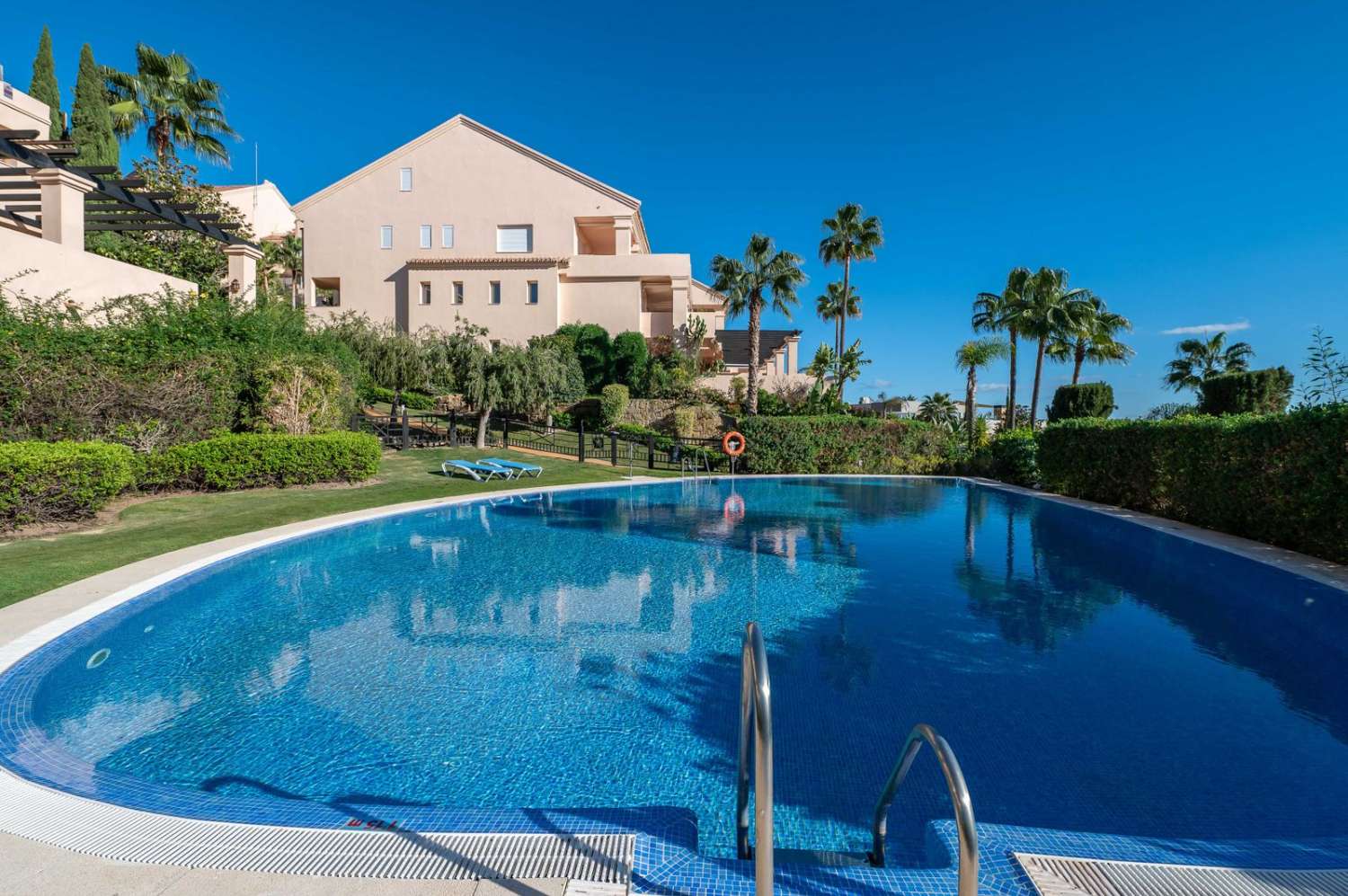 Un apartamento de ensueño en el corazón del codiciado Valle del Golf de Marbella.