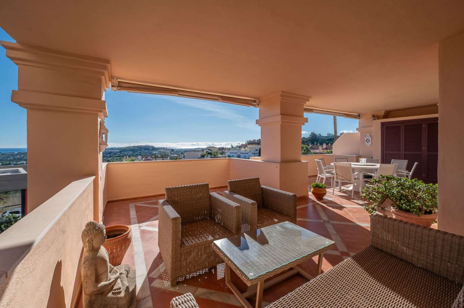 Un apartamento de ensueño en el corazón del codiciado Valle del Golf de Marbella.