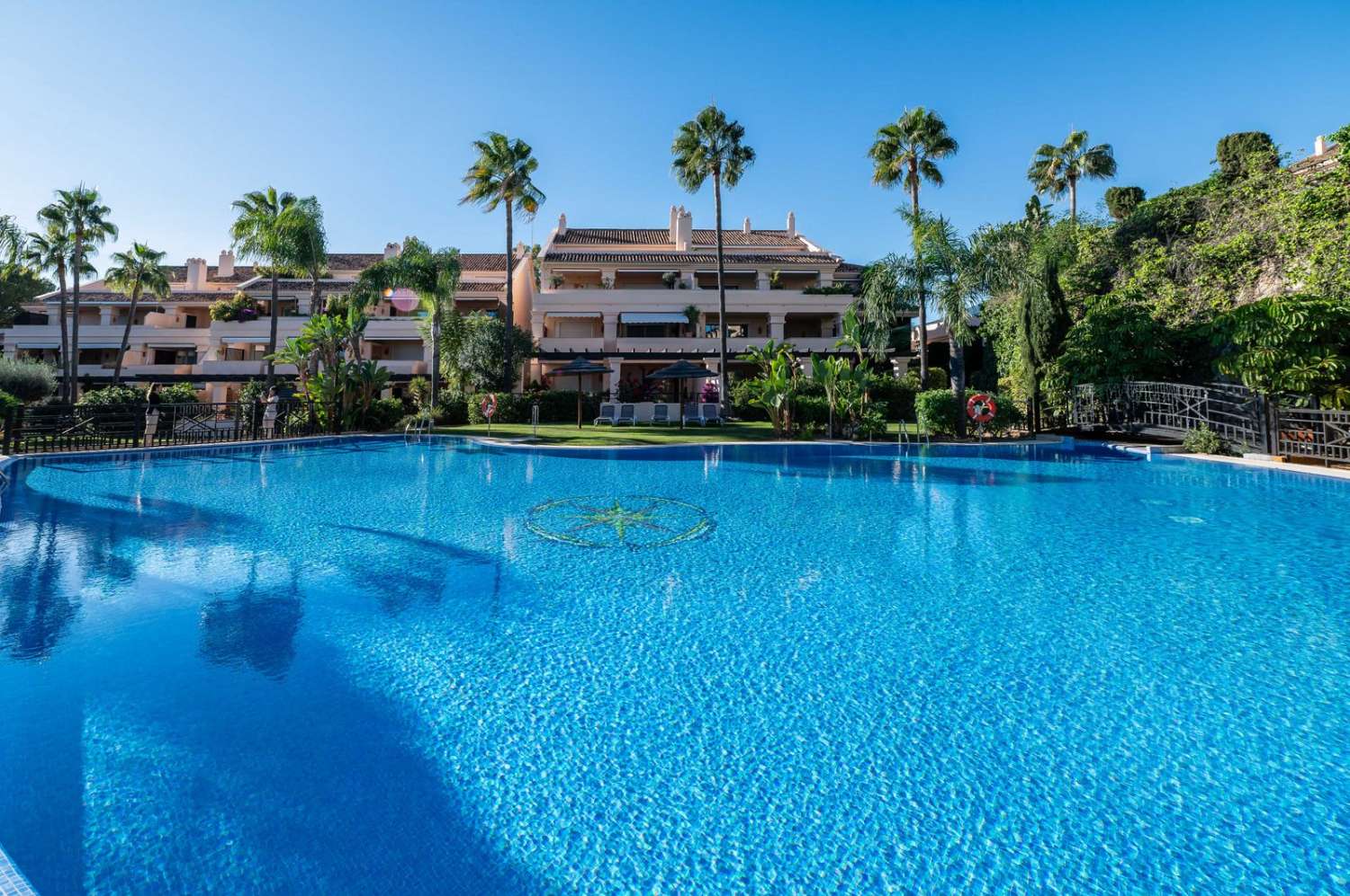 Un apartamento de ensueño en el corazón del codiciado Valle del Golf de Marbella.