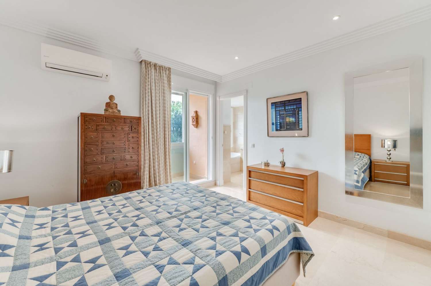 Un apartamento de ensueño en el corazón del codiciado Valle del Golf de Marbella.