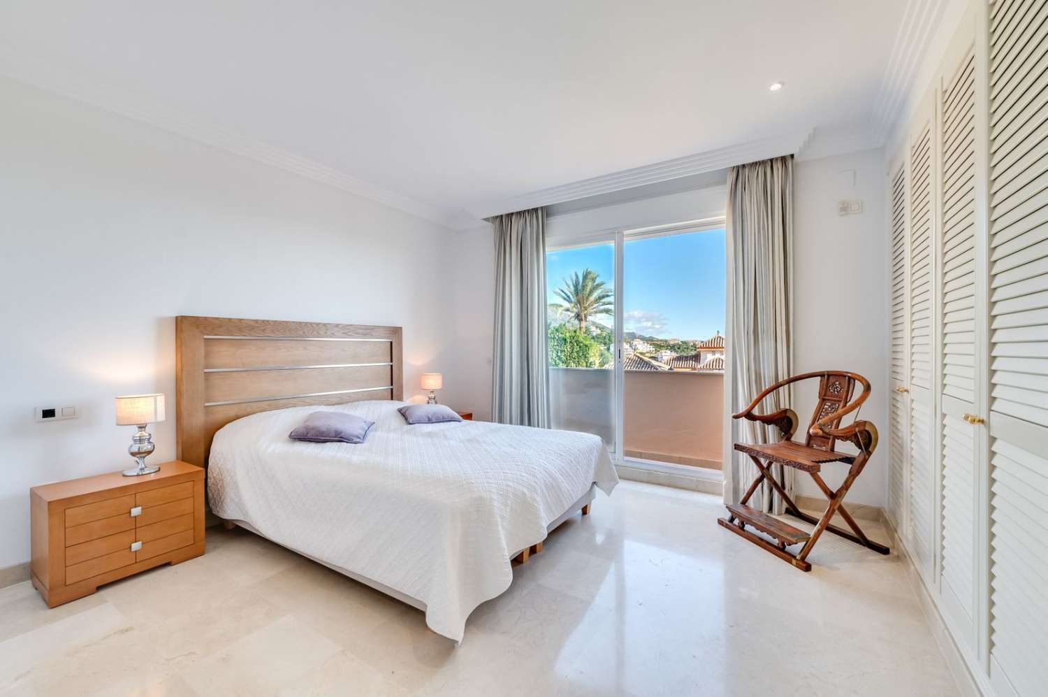 Un apartamento de ensueño en el corazón del codiciado Valle del Golf de Marbella.