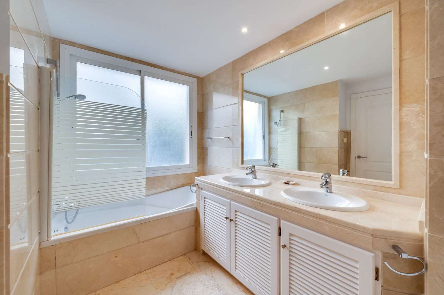 Un apartamento de ensueño en el corazón del codiciado Valle del Golf de Marbella.