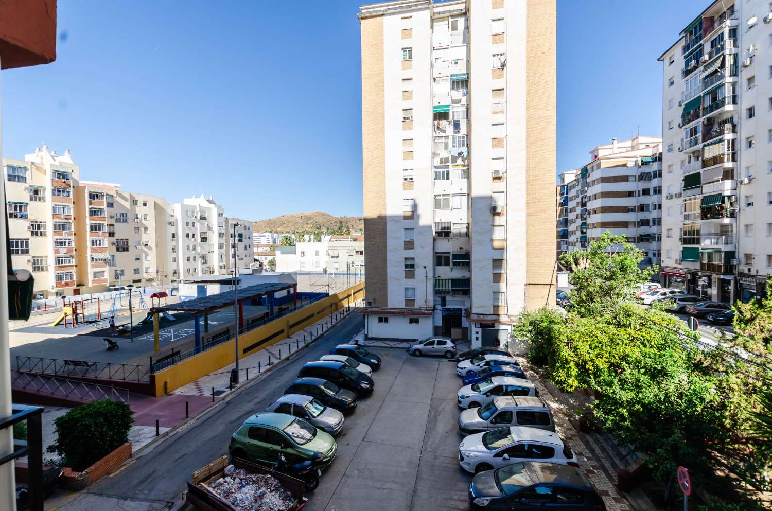 Apartment for sale in Ciudad Jardin, Málaga, to be renovated