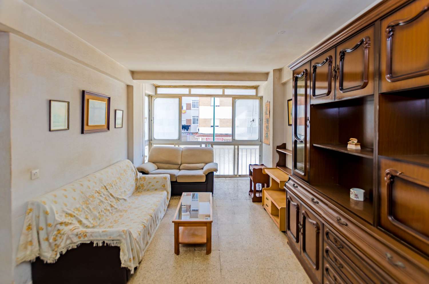 Apartment for sale in Ciudad Jardin, Málaga, to be renovated