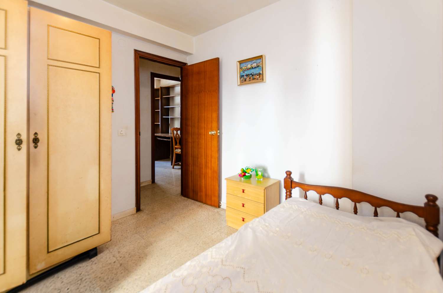 Apartment for sale in Ciudad Jardin, Málaga, to be renovated