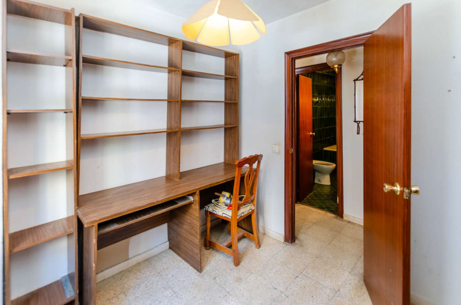 Apartment for sale in Ciudad Jardin, Málaga, to be renovated