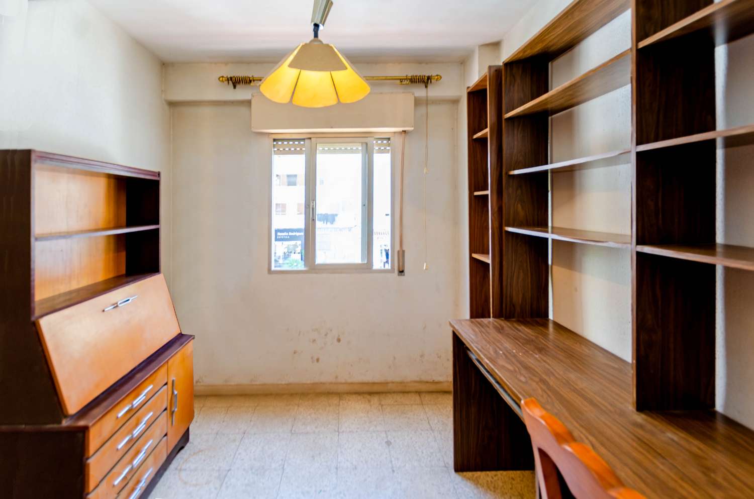 Apartment for sale in Ciudad Jardin, Málaga, to be renovated