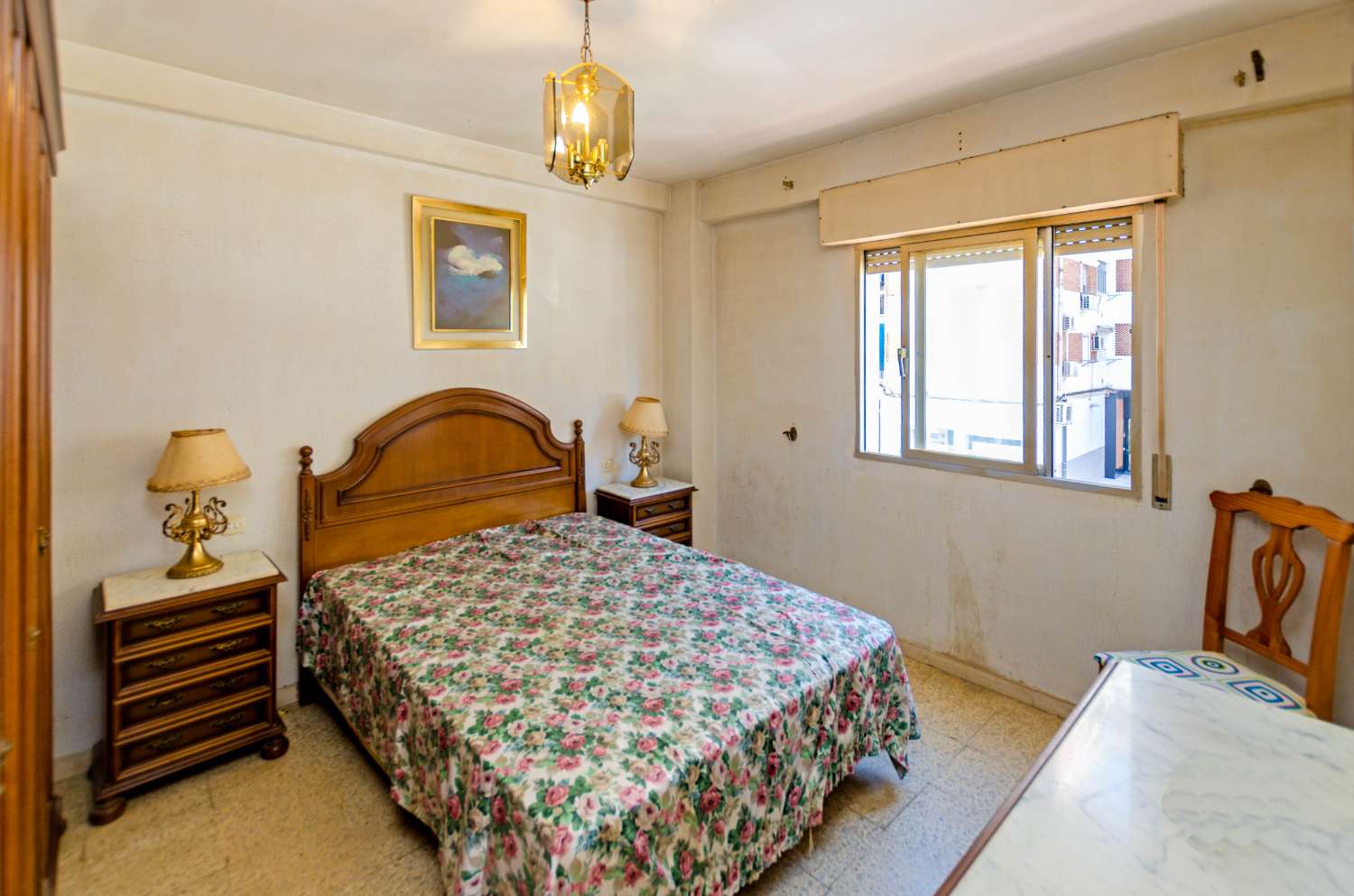 Apartment for sale in Ciudad Jardin, Málaga, to be renovated