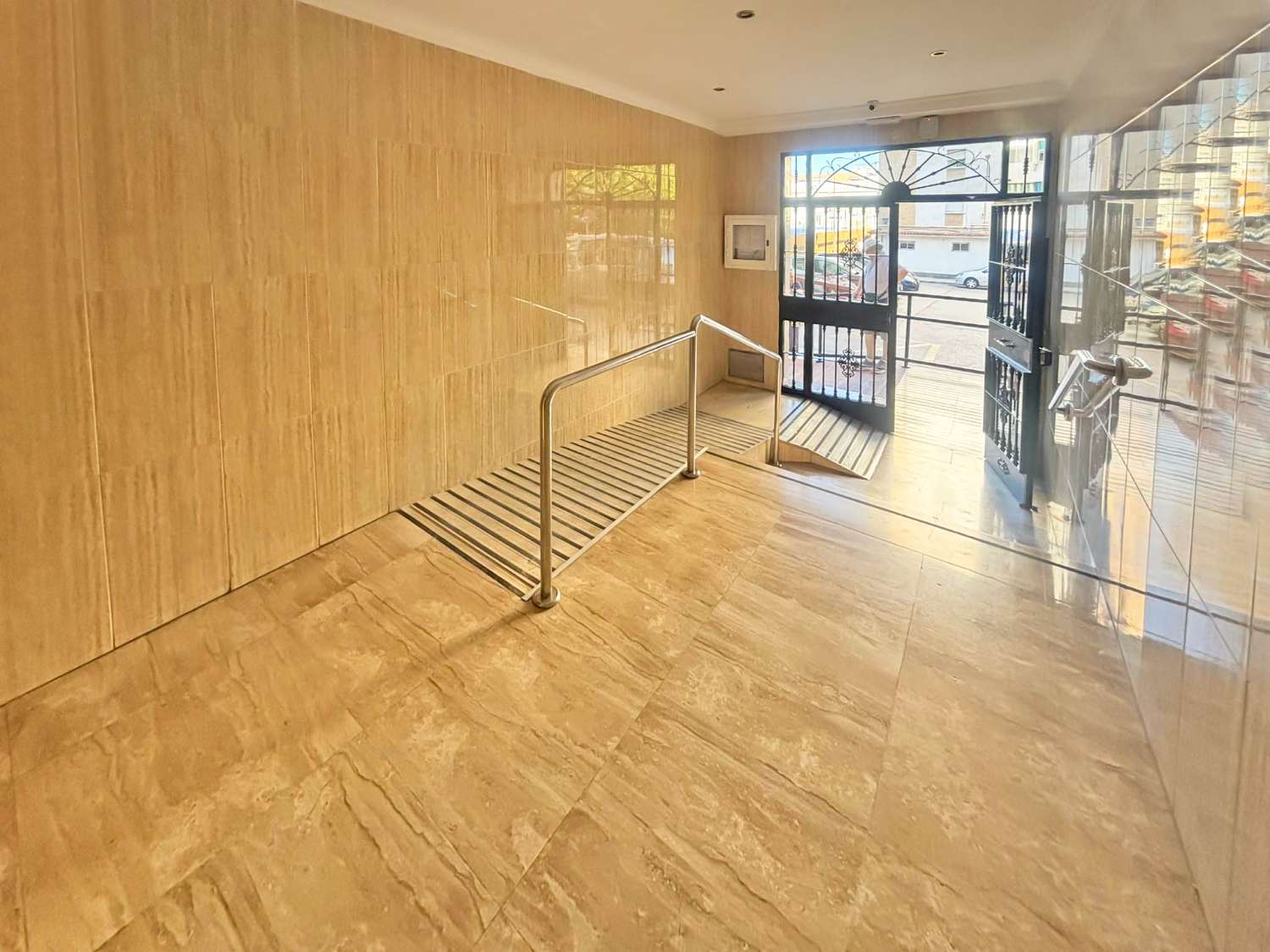 Apartment for sale in Ciudad Jardin, Málaga, to be renovated