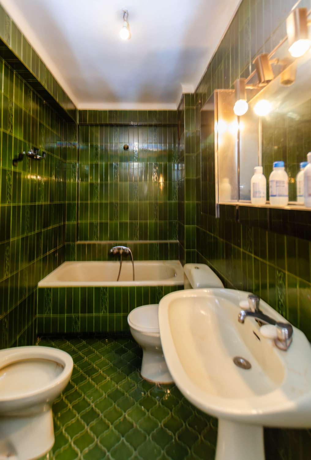 Apartment for sale in Ciudad Jardin, Málaga, to be renovated