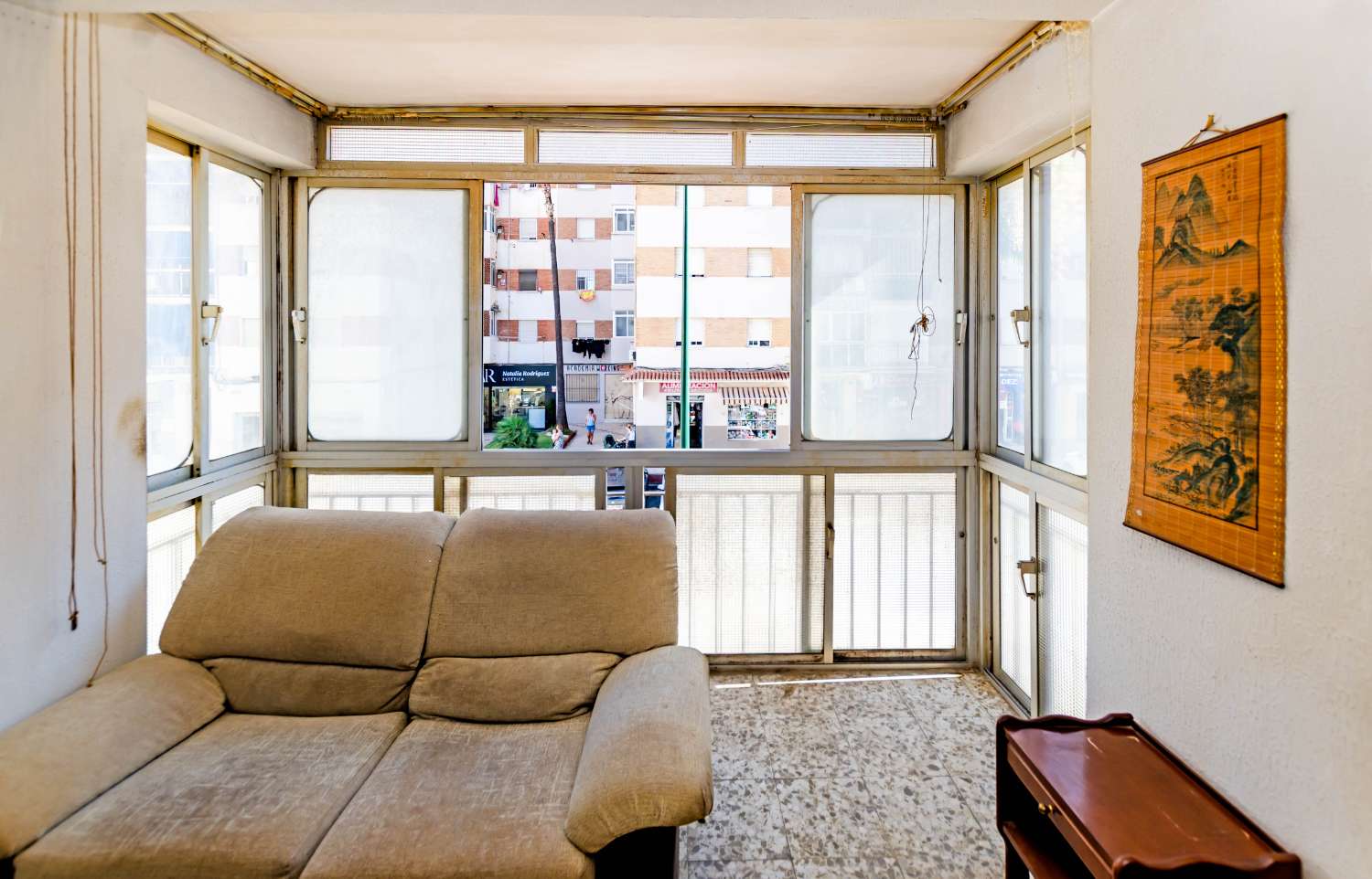 Apartment for sale in Ciudad Jardin, Málaga, to be renovated