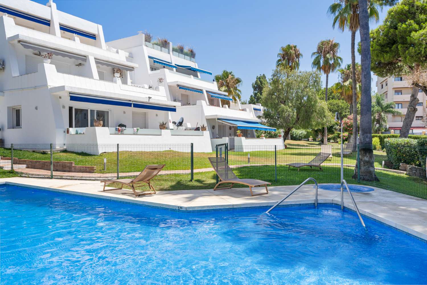 AMPLIO APARTAMENTO DE 3 DORMITORIOS EN NUEVA ANDALUCIA – A POCA DISTANCIA DE PUERTO BANÚS