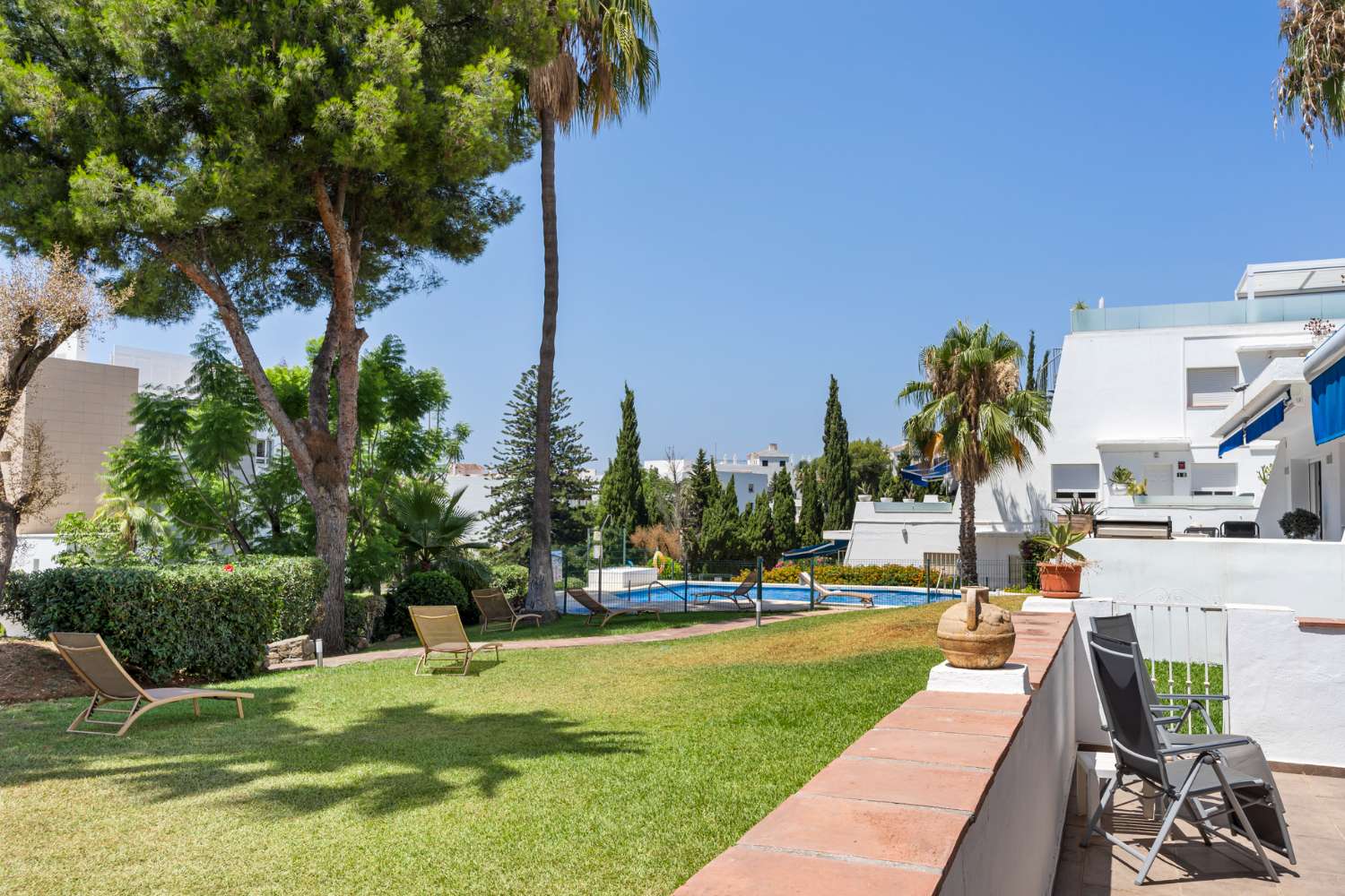 AMPLIO APARTAMENTO DE 3 DORMITORIOS EN NUEVA ANDALUCIA – A POCA DISTANCIA DE PUERTO BANÚS