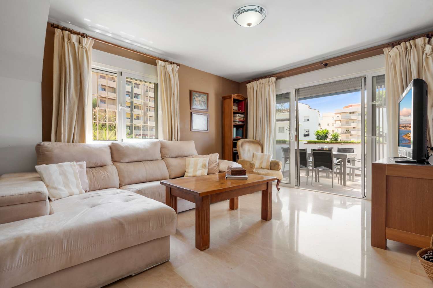 AMPLIO APARTAMENTO DE 3 DORMITORIOS EN NUEVA ANDALUCIA – A POCA DISTANCIA DE PUERTO BANÚS