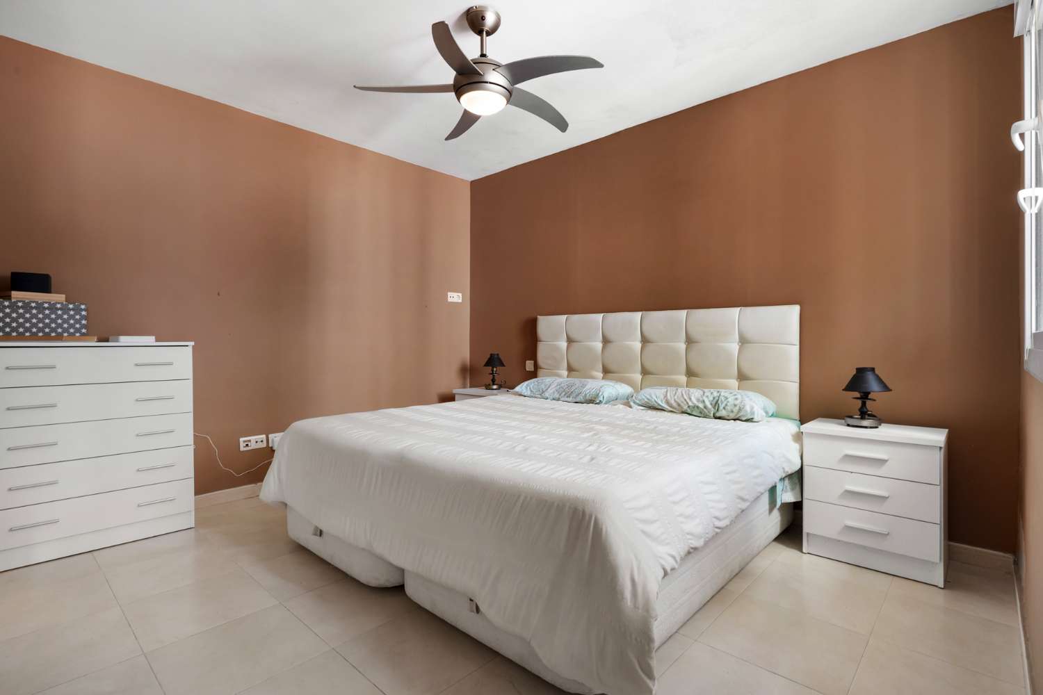 AMPLIO APARTAMENTO DE 3 DORMITORIOS EN NUEVA ANDALUCIA – A POCA DISTANCIA DE PUERTO BANÚS