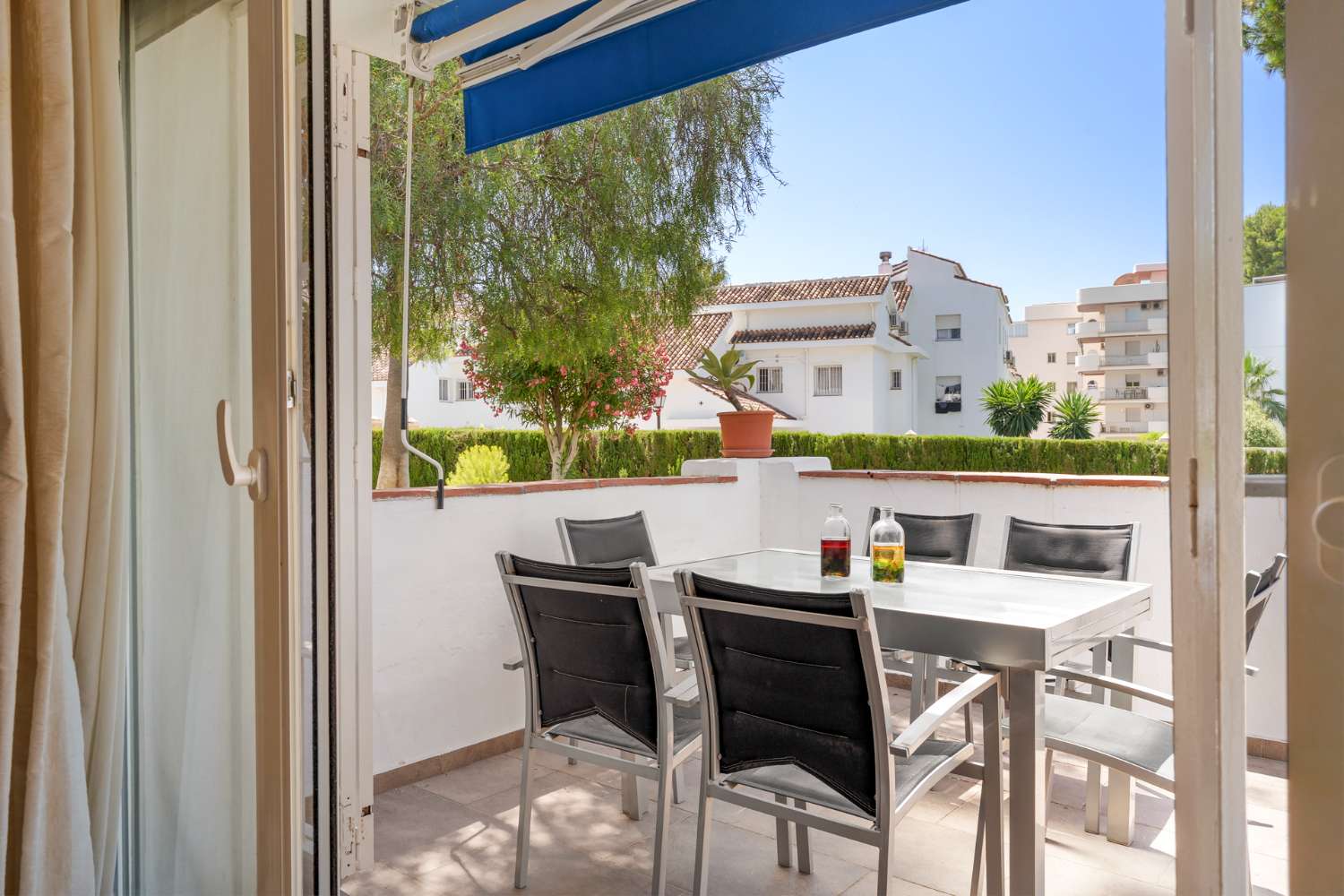 AMPLIO APARTAMENTO DE 3 DORMITORIOS EN NUEVA ANDALUCIA – A POCA DISTANCIA DE PUERTO BANÚS