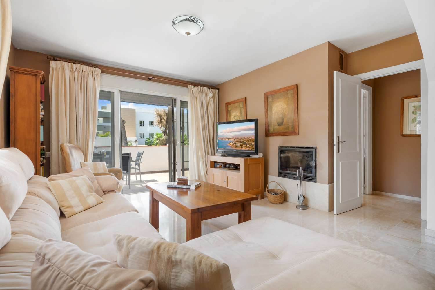 AMPLIO APARTAMENTO DE 3 DORMITORIOS EN NUEVA ANDALUCIA – A POCA DISTANCIA DE PUERTO BANÚS