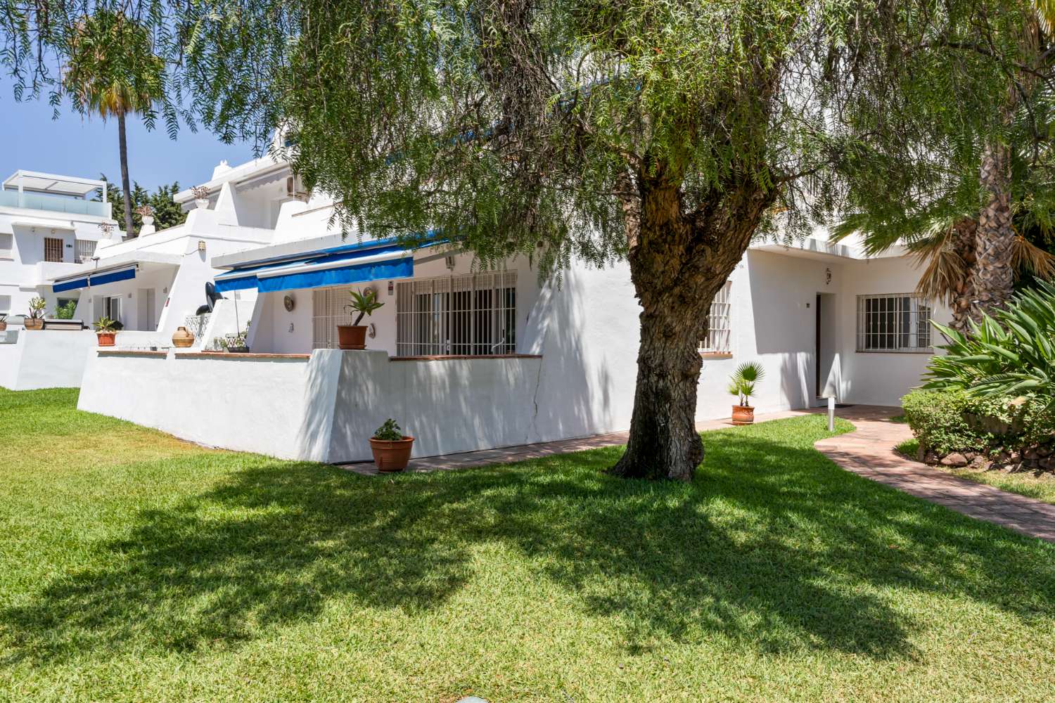AMPLIO APARTAMENTO DE 3 DORMITORIOS EN NUEVA ANDALUCIA – A POCA DISTANCIA DE PUERTO BANÚS