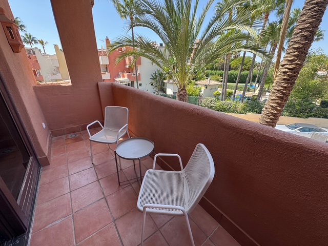 Apartamento de 2 dormitorios en exclusiva urbanización en primera línea de playa – Mar Azul, Nueva Milla de Oro, Estepona
