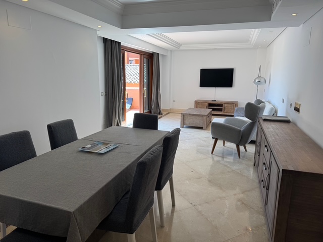 Apartamento de 2 dormitorios en exclusiva urbanización en primera línea de playa – Mar Azul, Nueva Milla de Oro, Estepona