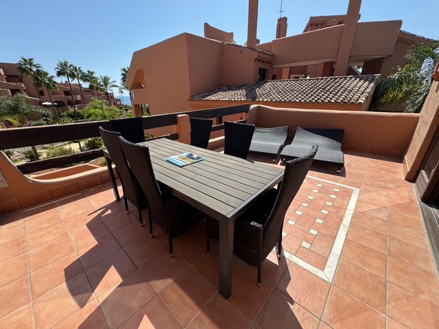 Apartamento de 2 dormitorios en exclusiva urbanización en primera línea de playa – Mar Azul, Nueva Milla de Oro, Estepona