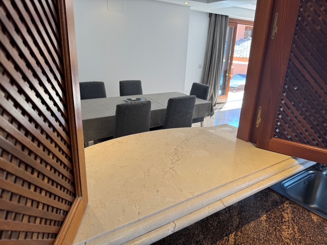 Apartamento de 2 dormitorios en exclusiva urbanización en primera línea de playa – Mar Azul, Nueva Milla de Oro, Estepona