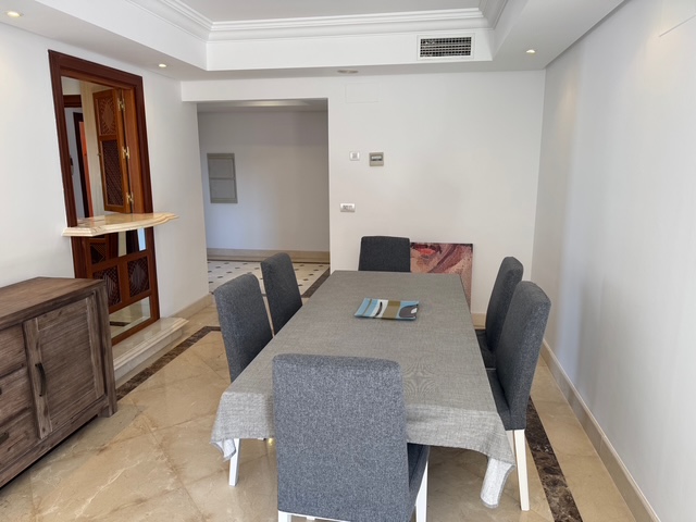 Apartamento de 2 dormitorios en exclusiva urbanización en primera línea de playa – Mar Azul, Nueva Milla de Oro, Estepona