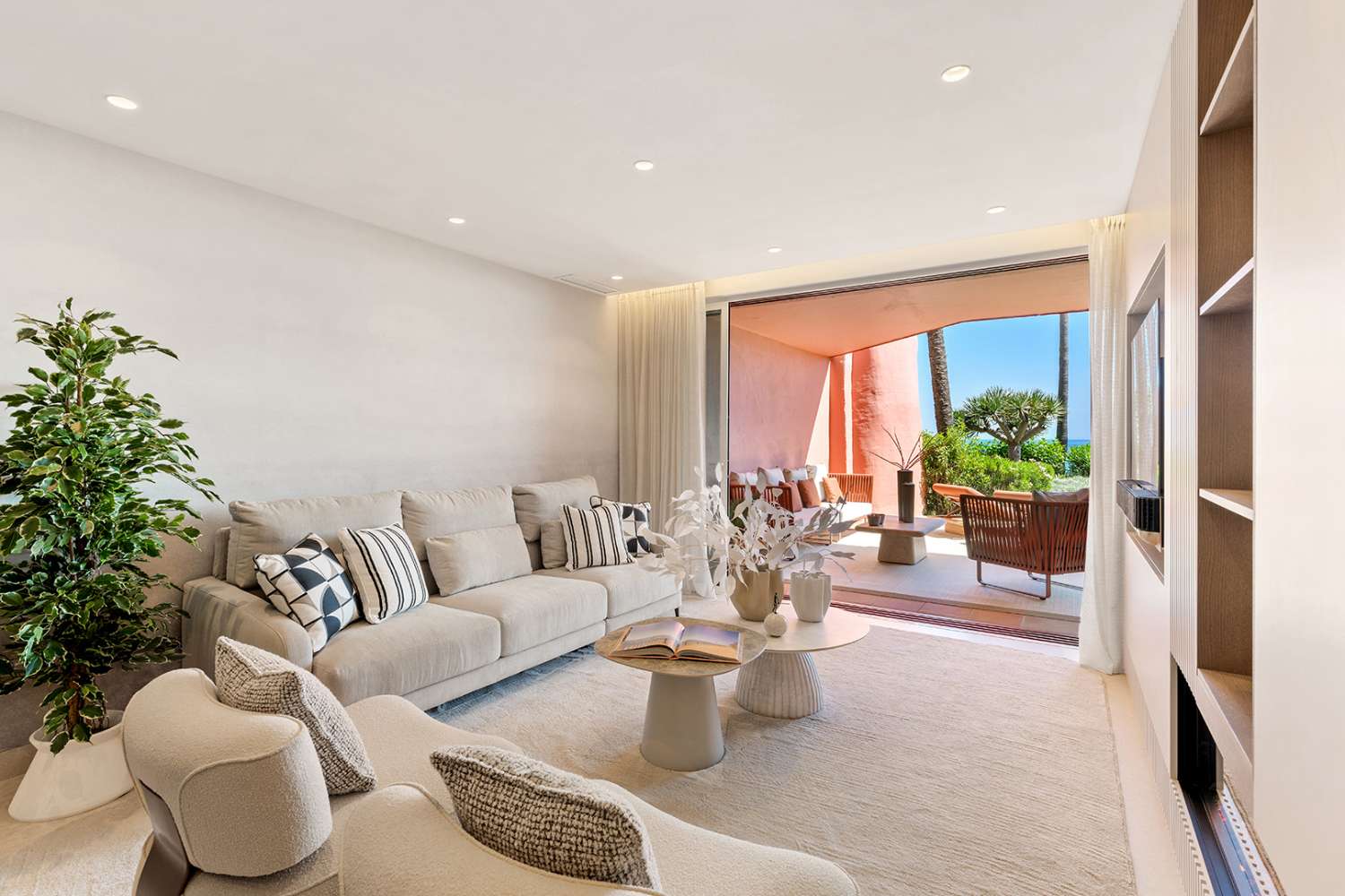 Playa de Menara - Nueva Milla de Oro- Estepona.