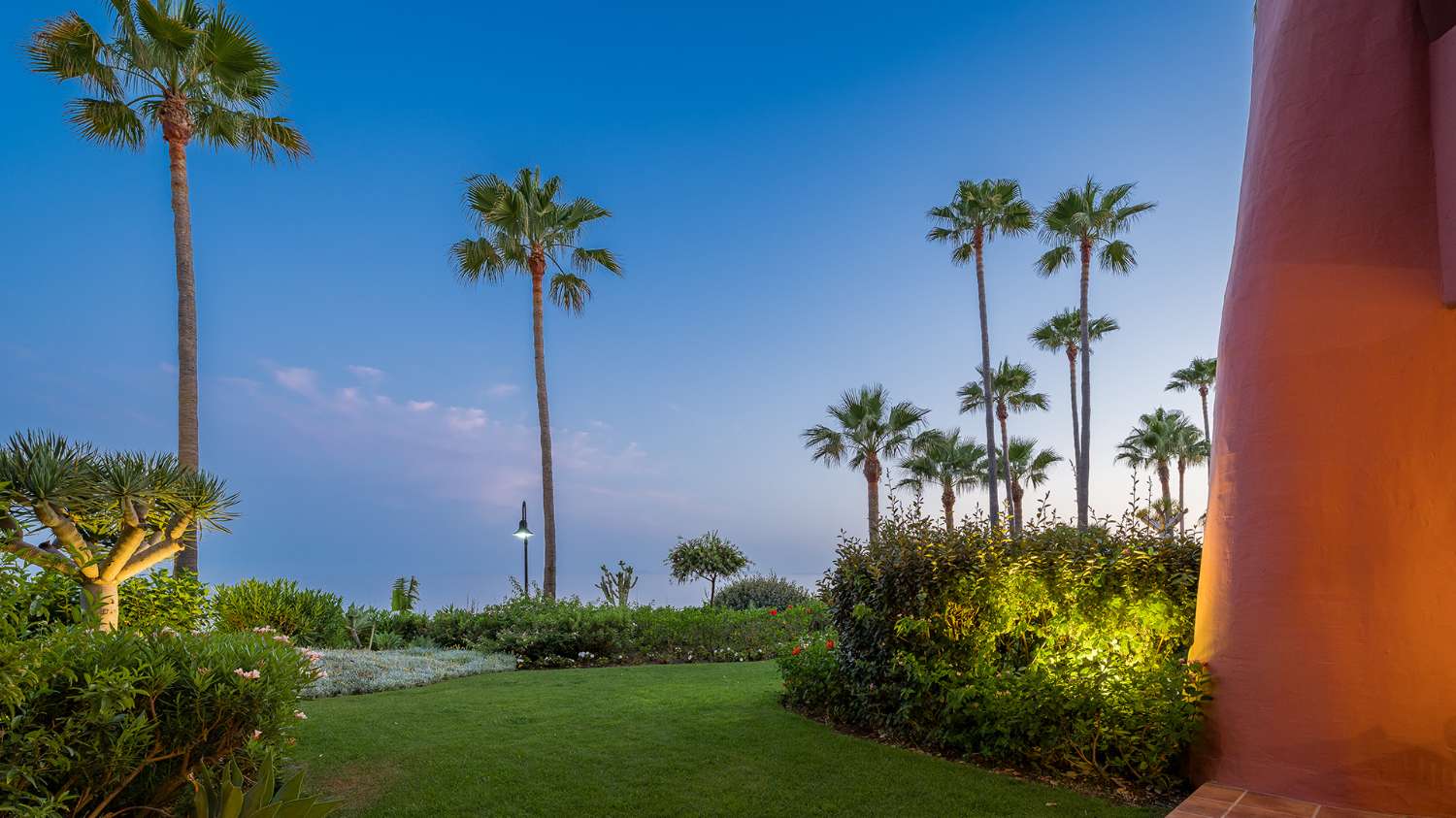 Playa de Menara - Nueva Milla de Oro- Estepona.