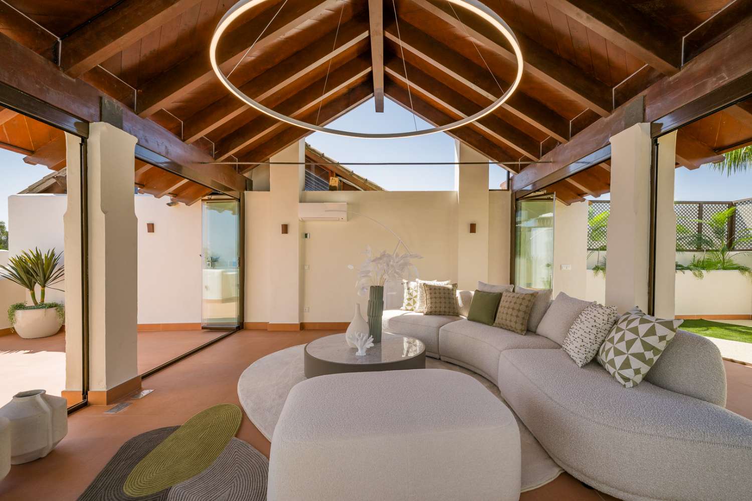 Prachtig penthouse te koop in Bahía del Velerín-Estepona-Costa del Sol.