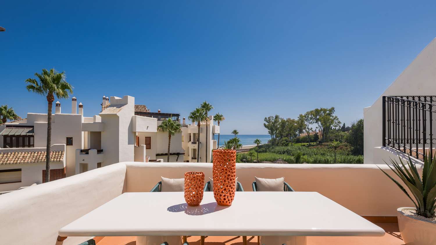 Prachtig penthouse te koop in Bahía del Velerín-Estepona-Costa del Sol.