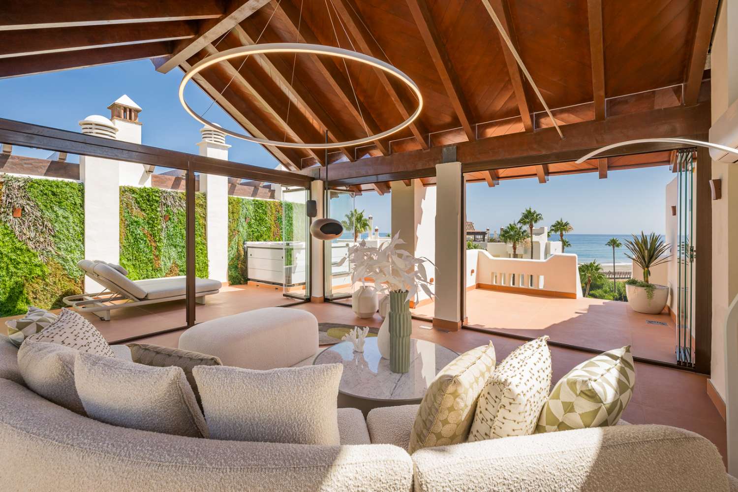 Prachtig penthouse te koop in Bahía del Velerín-Estepona-Costa del Sol.