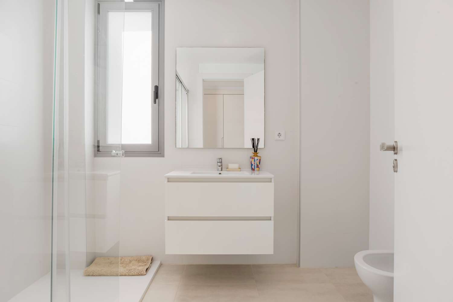 Modernes und geräumiges Penthouse mit 2 Schlafzimmern im Vanian Green Village – Urb. Selwo, Estepona-Costa del Sol