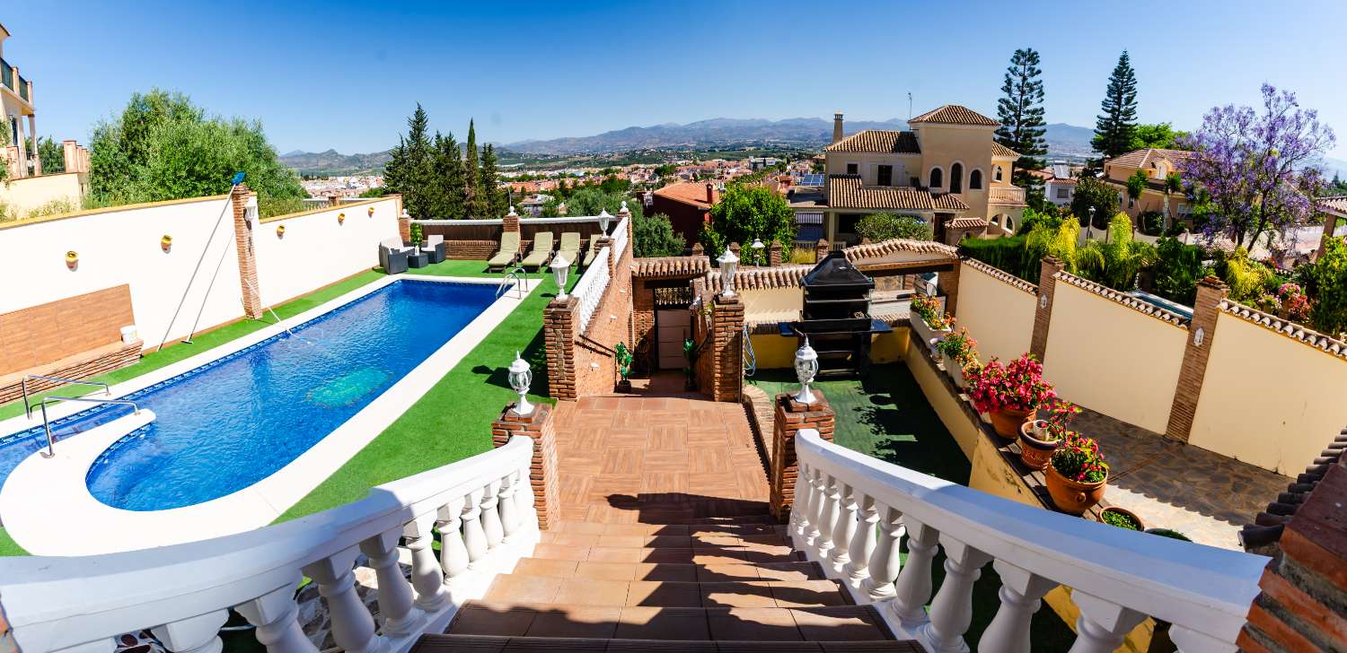 Vrijstaande villa te koop in Alhaurín de la Torre, Málaga