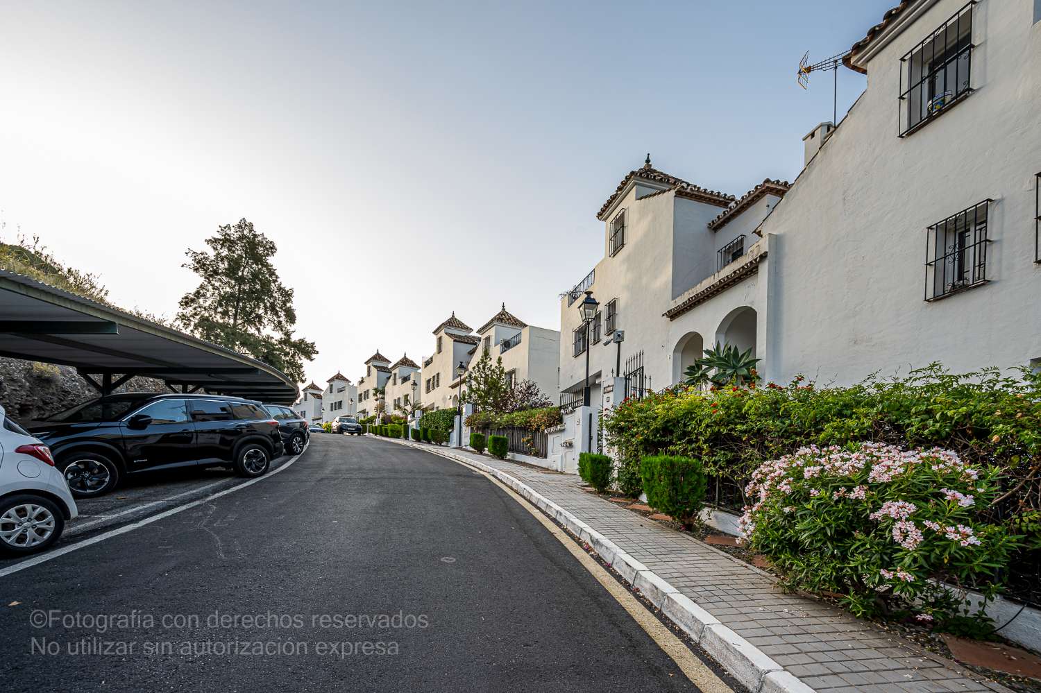 Duplex à vendre à Nueva Andalucia-Marbella-Costa del Sol