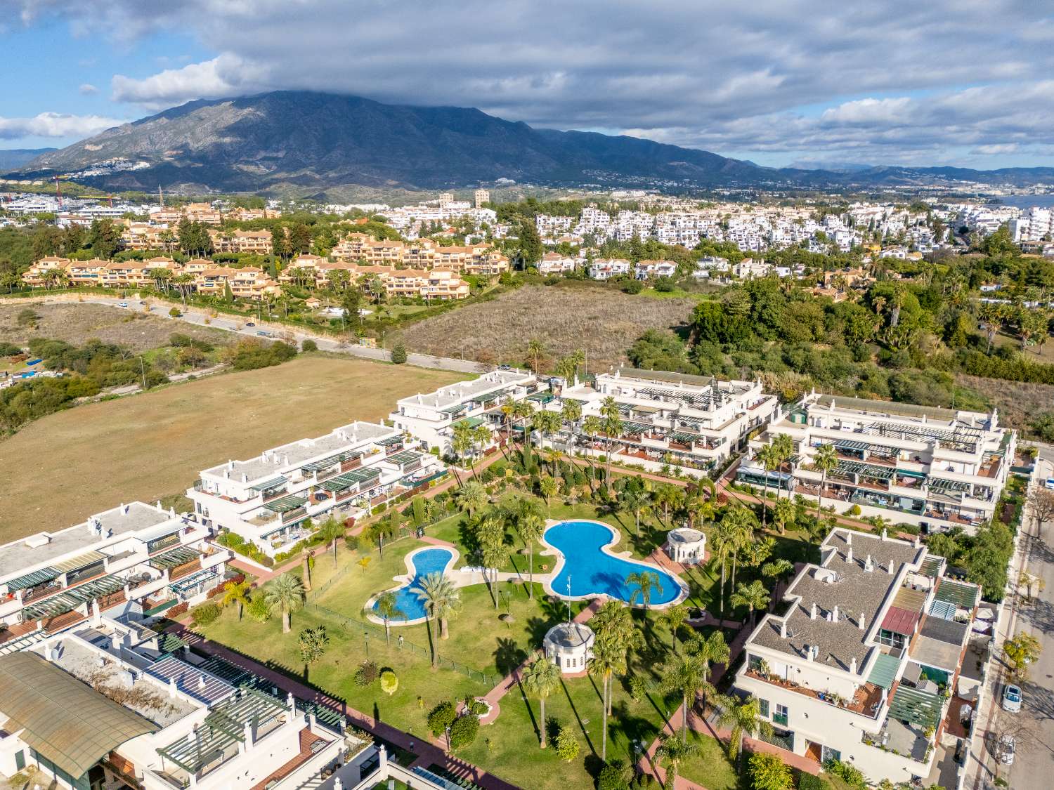 Volledig gerenoveerd luxe appartement in Lorcrimar, Nueva Andalucía