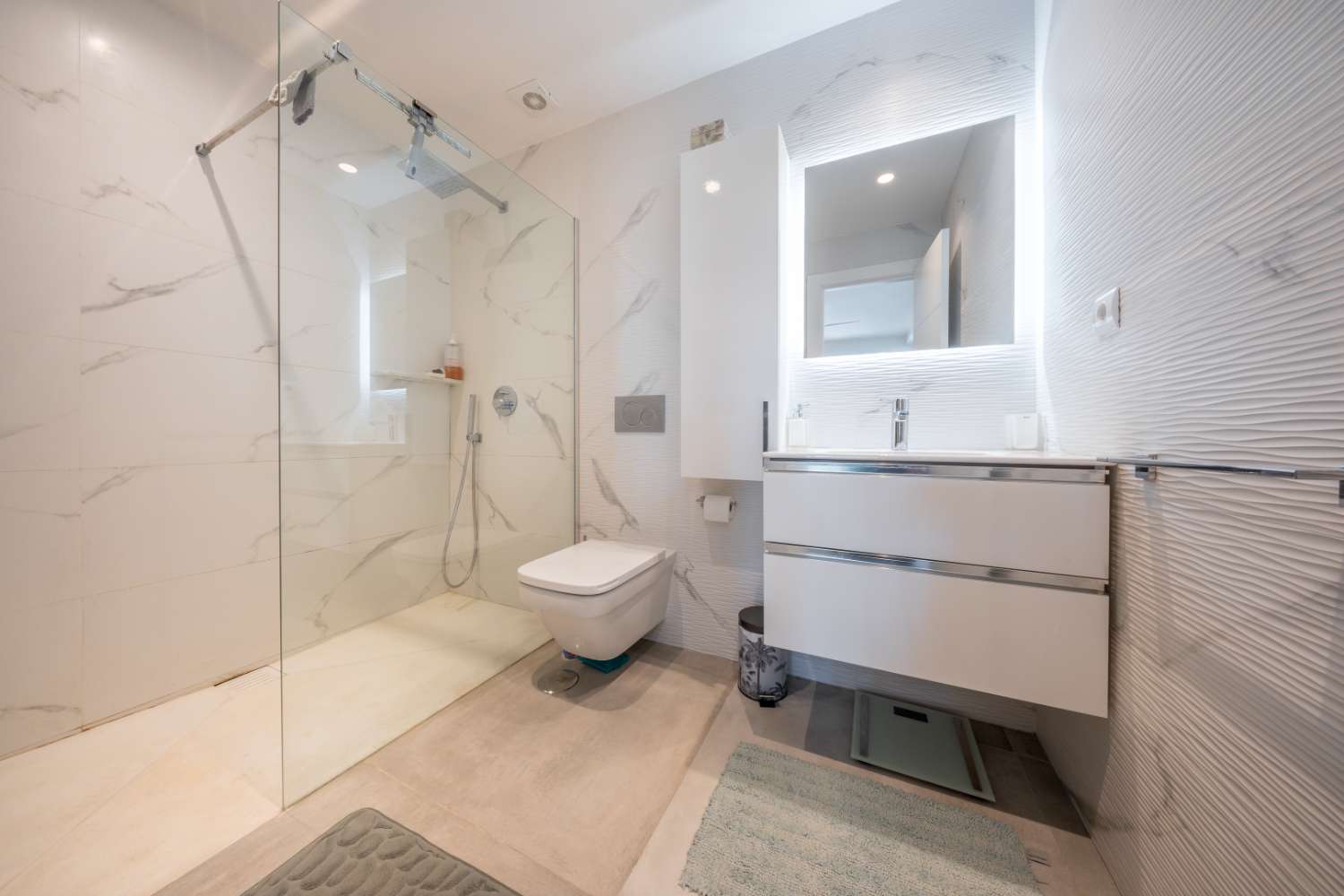 Volledig gerenoveerd luxe appartement in Lorcrimar, Nueva Andalucía