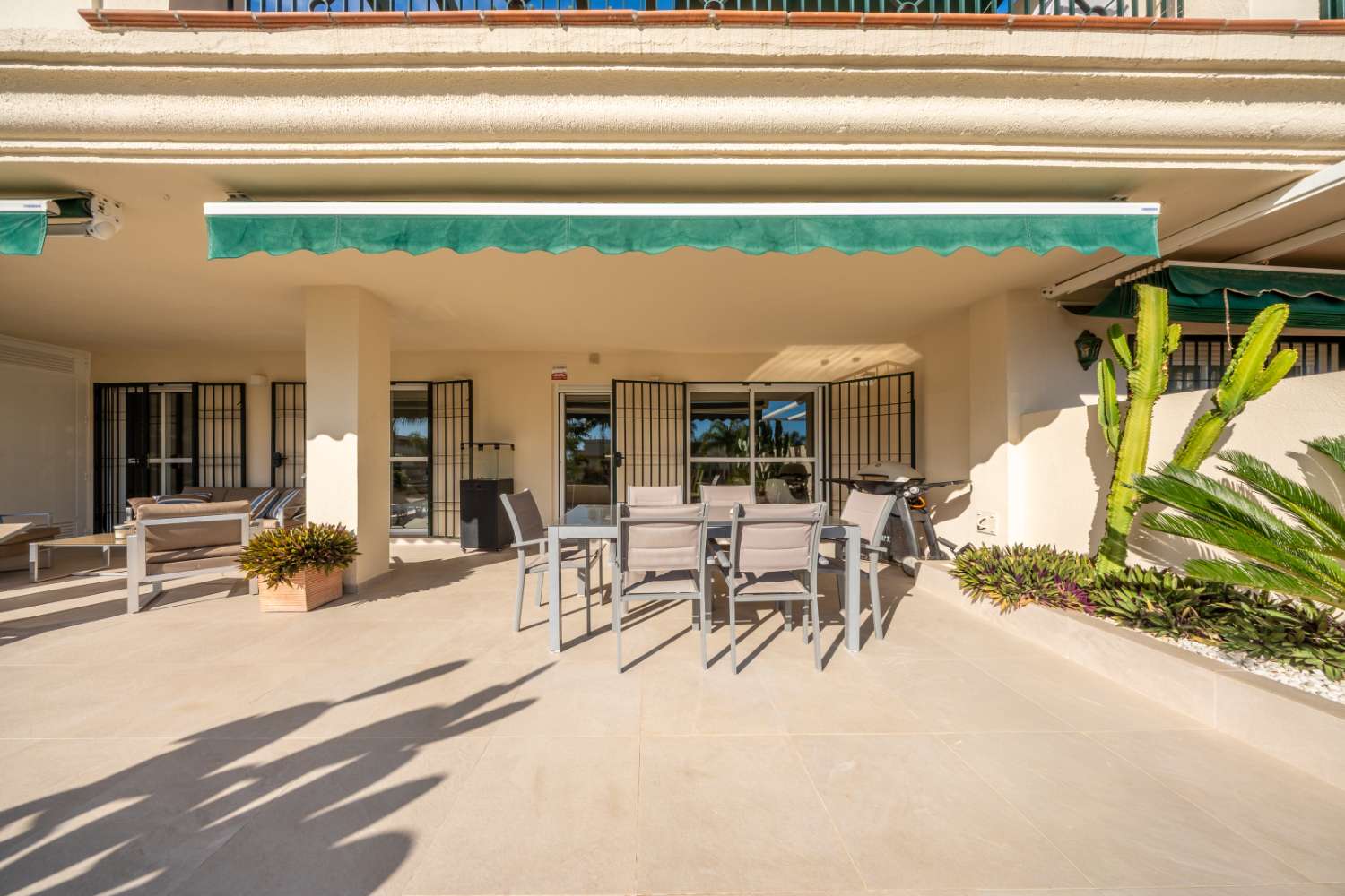 Volledig gerenoveerd luxe appartement in Lorcrimar, Nueva Andalucía