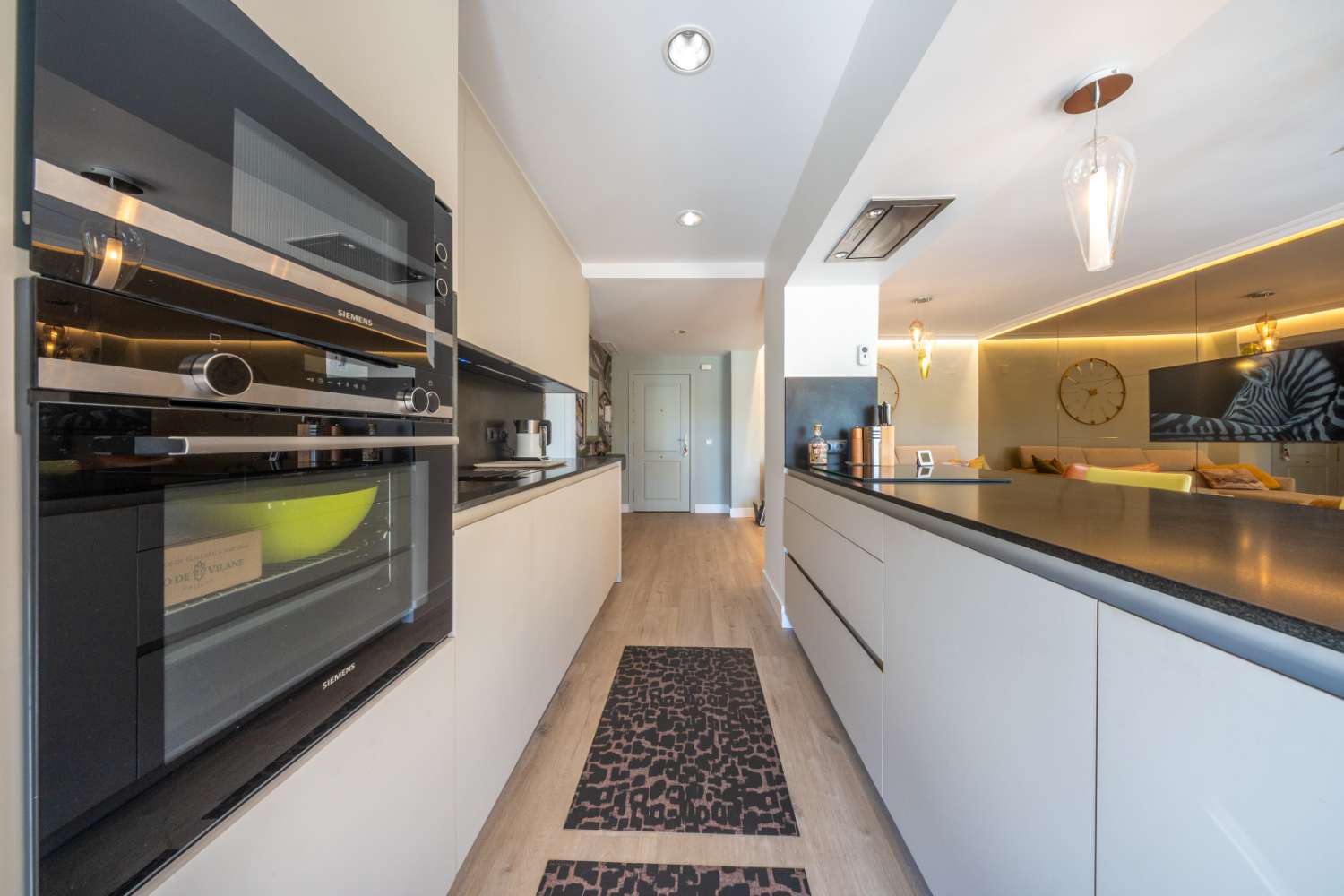 Volledig gerenoveerd luxe appartement in Lorcrimar, Nueva Andalucía