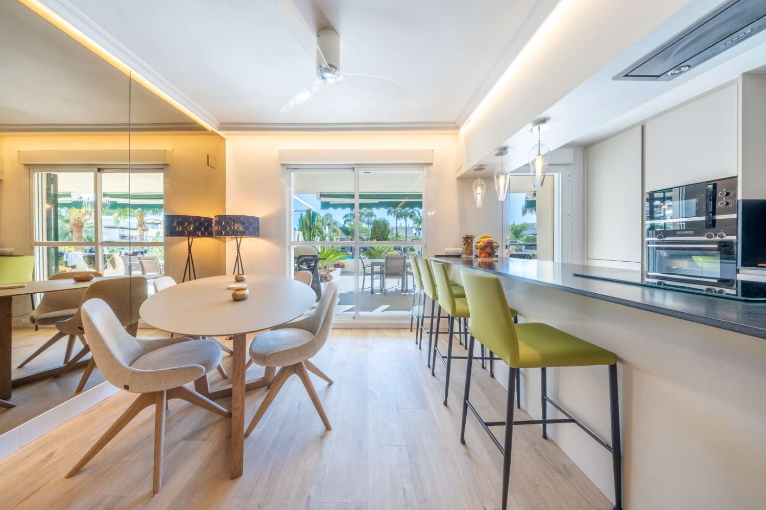 Volledig gerenoveerd luxe appartement in Lorcrimar, Nueva Andalucía