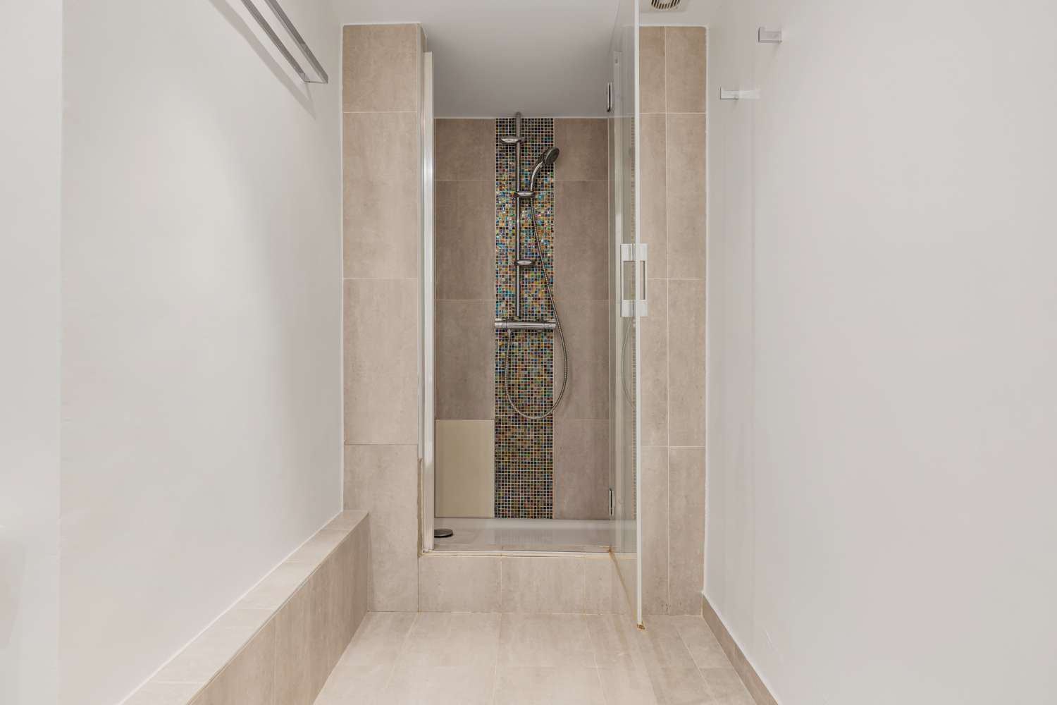 Excepcional casa adosada de 5 dormitorios en La Perla de la Heredia, Benahavís