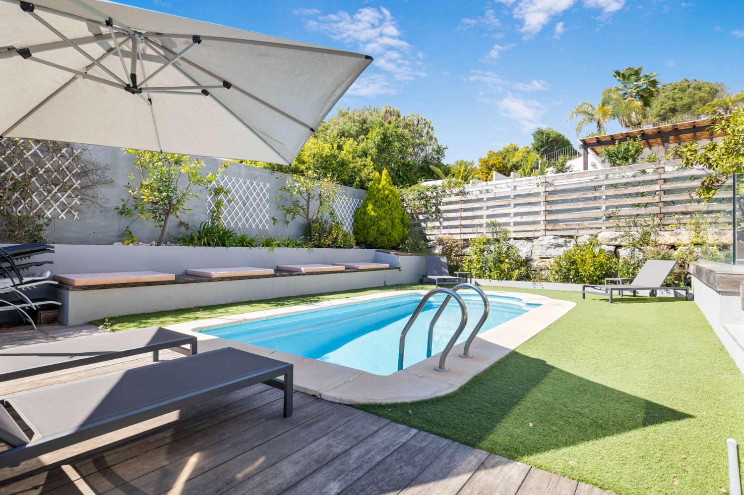 Excepcional casa adosada de 5 dormitorios en La Perla de la Heredia, Benahavís