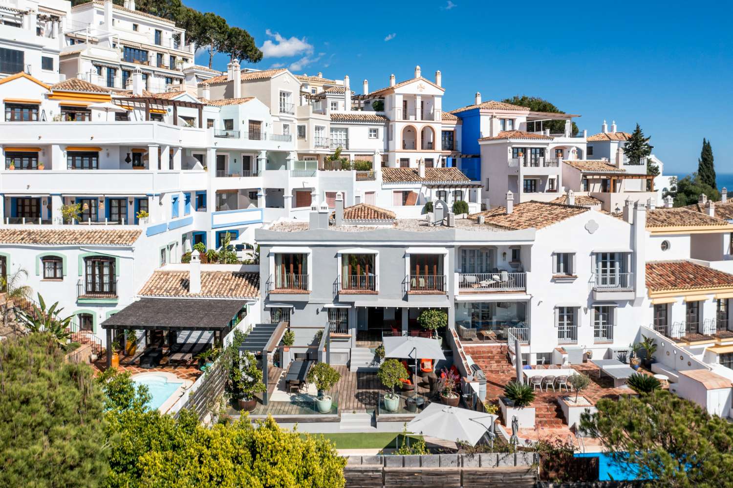 Excepcional casa adosada de 5 dormitorios en La Perla de la Heredia, Benahavís
