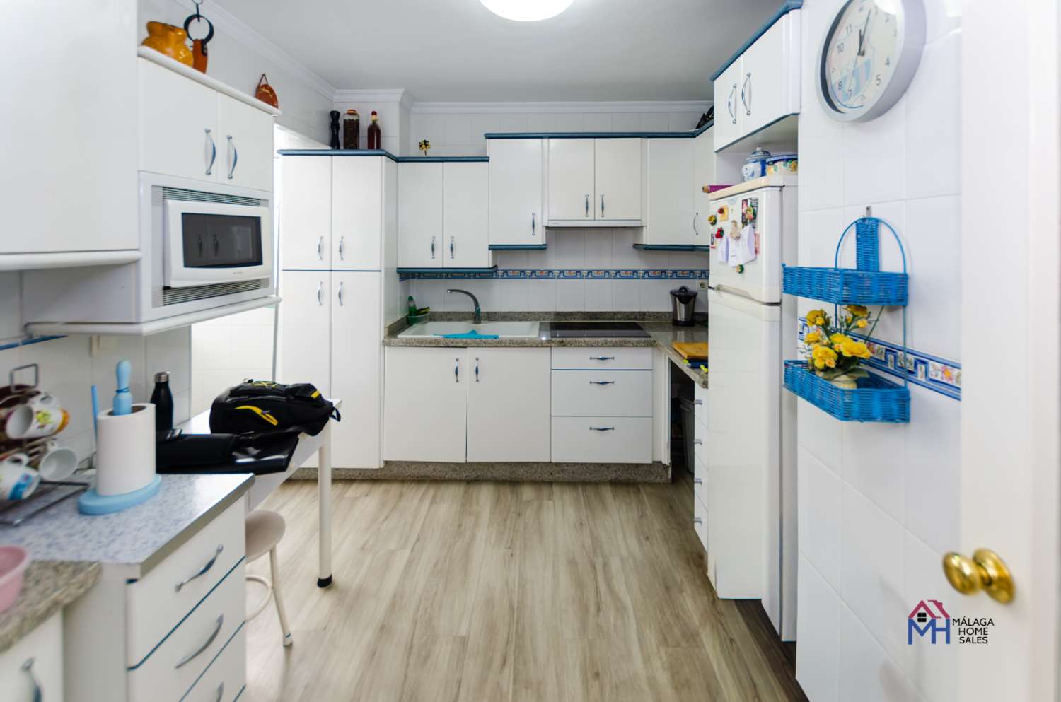 Piso en venta  en recinto privado en Torre del Mar-Málaga.