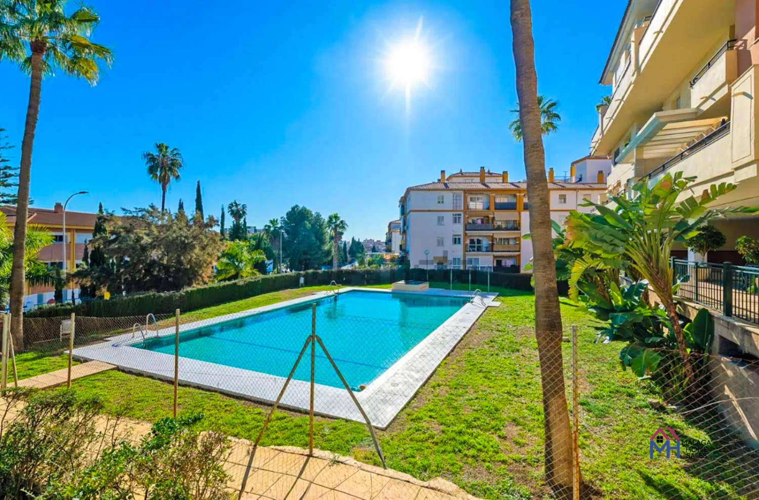 Piso en venta  en recinto privado en Torre del Mar-Málaga.