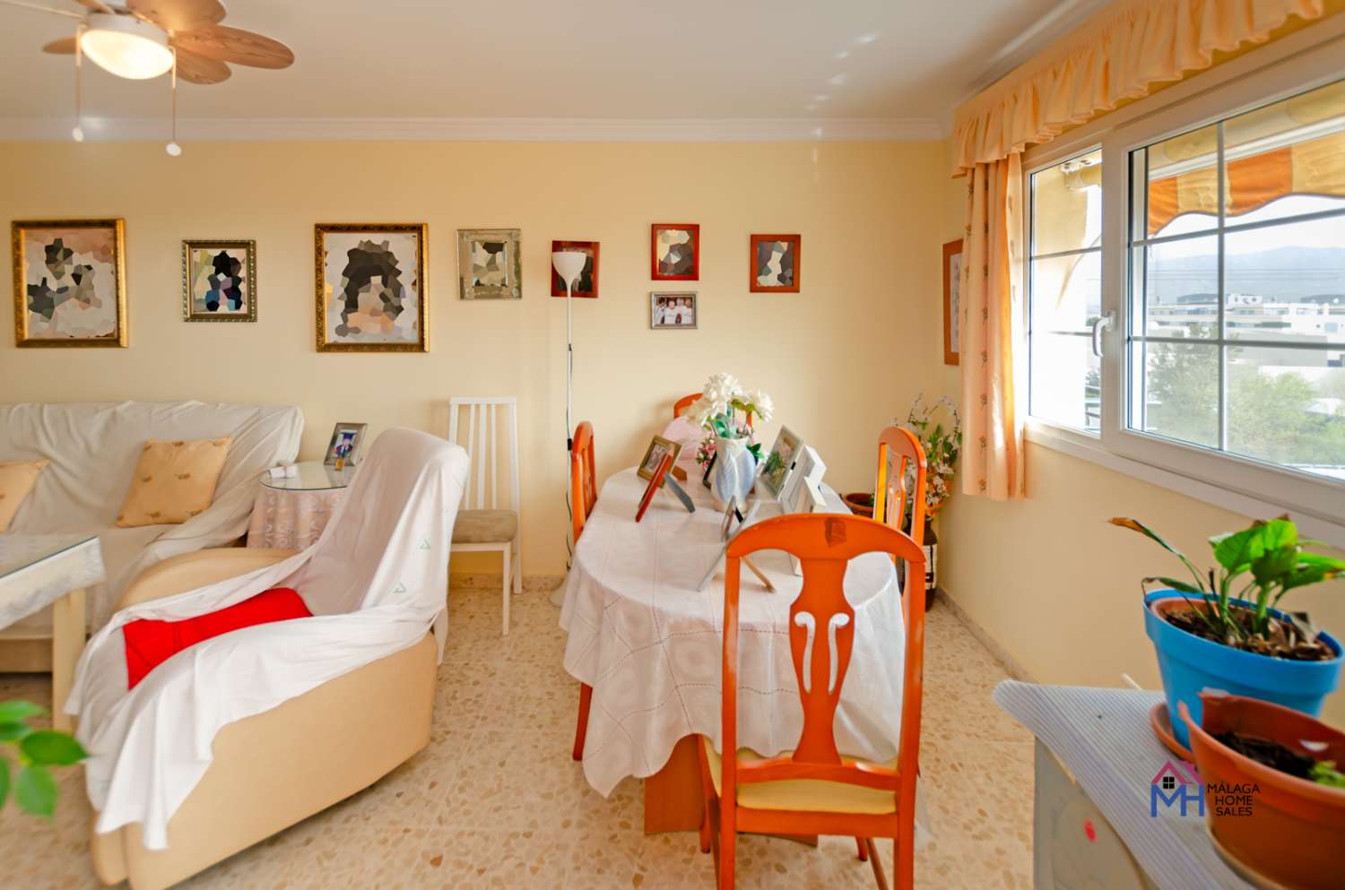 Piso en venta  en recinto privado en Torre del Mar-Málaga.