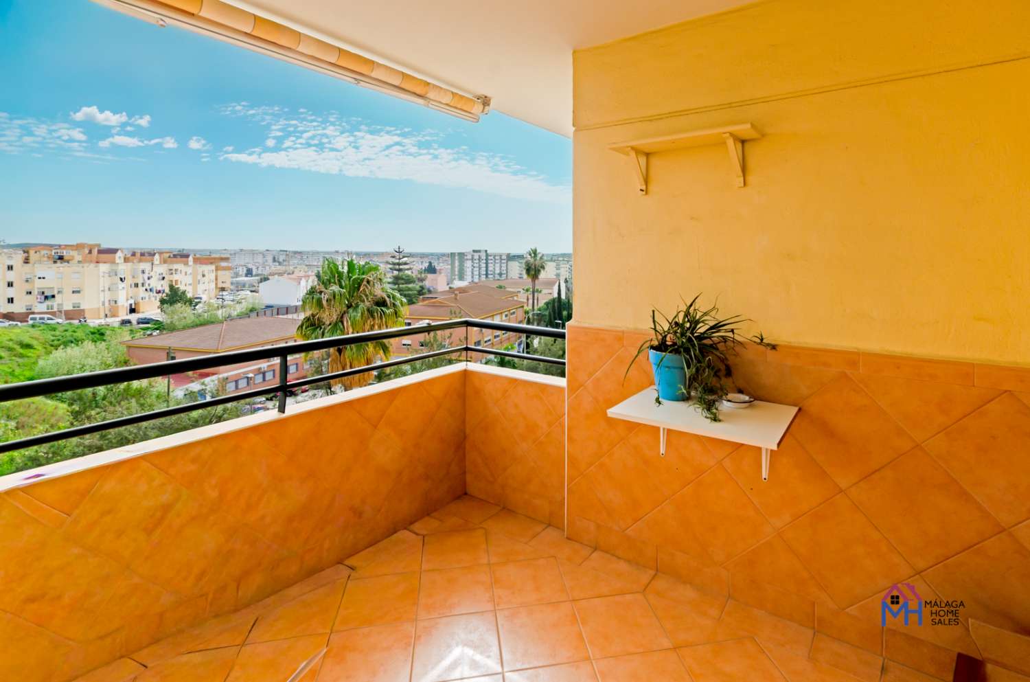 Piso en venta  en recinto privado en Torre del Mar-Málaga.