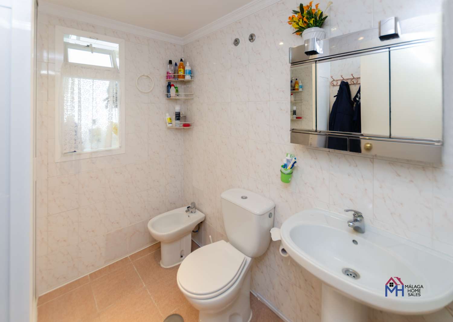 Piso en venta  en recinto privado en Torre del Mar-Málaga.