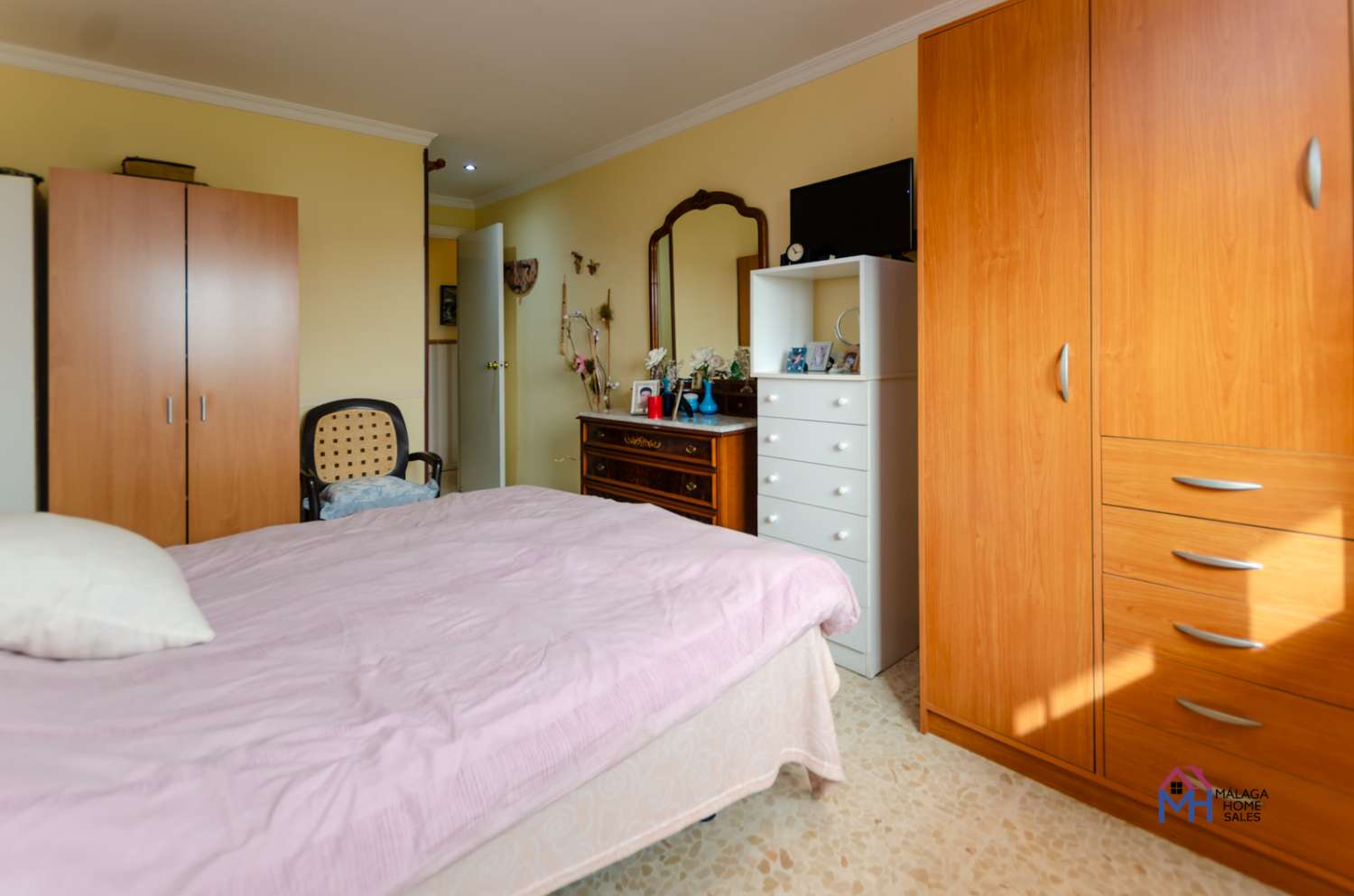 Piso en venta  en recinto privado en Torre del Mar-Málaga.